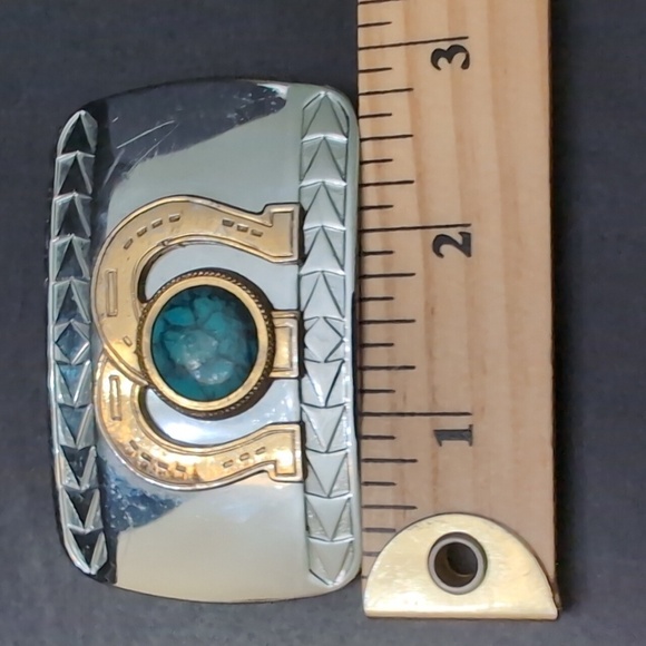 VGT, Double Horseshoe Gold/Silver Toned Metal with Turquoise Stone Belt Buckle. - Picture 5 of 6